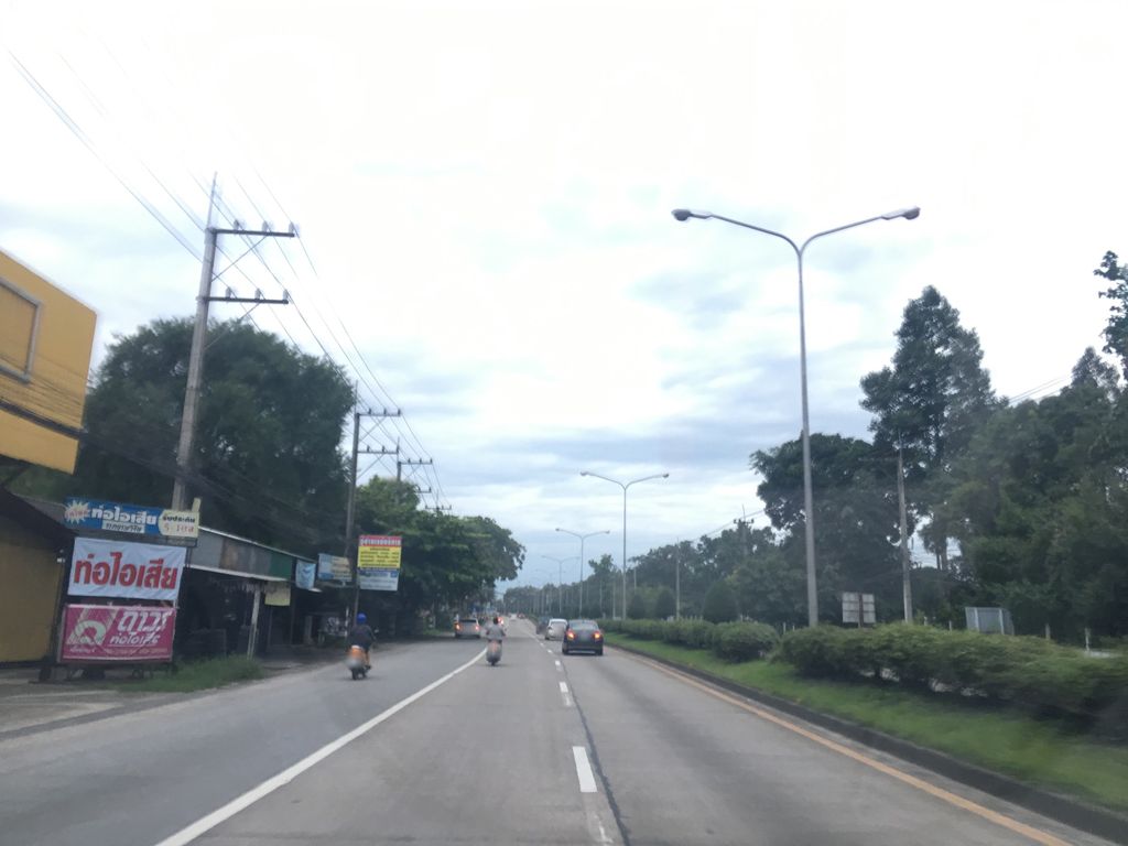 ภาพถนนตรงที่ เอ็ม โอ๊ต เซอร์วิส ตั้งอยู่ ถ่ายโดย wapriz พ.ศ. 2561 (2018) · A street-level view of where เอ็ม โอ๊ต เซอร์วิส · Em Ot Service stands, by wapriz in 2561 (2018)