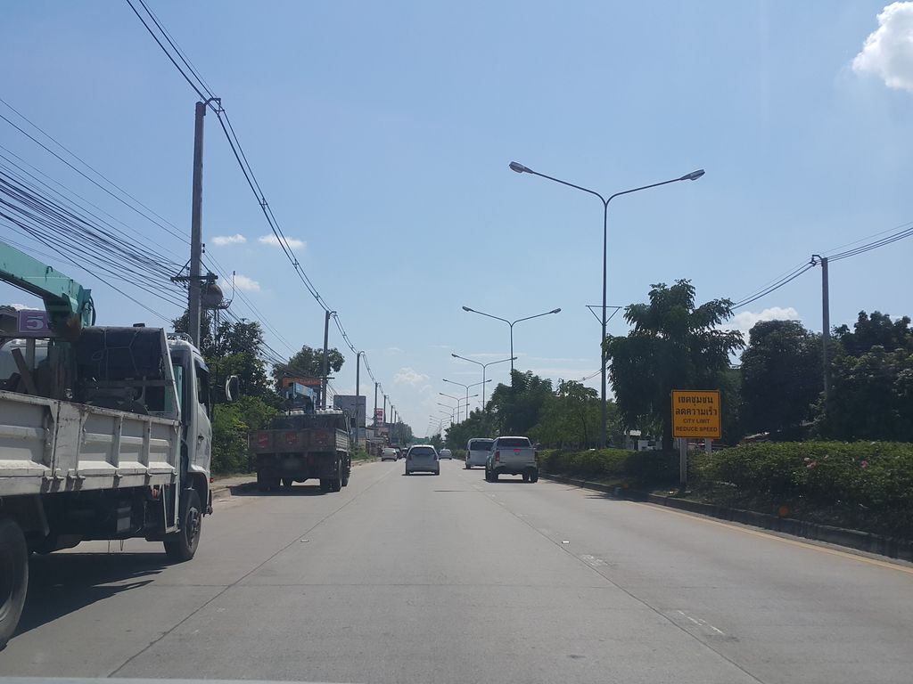 ภาพถนนตรงที่ 粥0630โจ๊กศรีบัวเงิน ตั้งอยู่ ถ่ายโดย jrcarlsen พ.ศ. 2558 (2015) · A street-level view of where 粥0630โจ๊กศรีบัวเงิน · 粥0630chok Sibuangoen stands, by jrcarlsen in 2558 (2015)