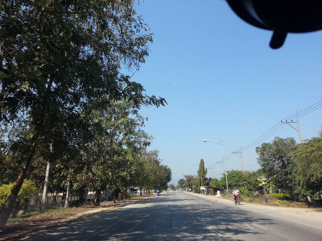 ภาพถนนตรงที่ หน่อยข้าวมันไก่ ตั้งอยู่ ถ่ายโดย mishari พ.ศ. 2558 (2015) · A street-level view of where หน่อยข้าวมันไก่ · Noi Khao Man Kai stands, by mishari in 2558 (2015)