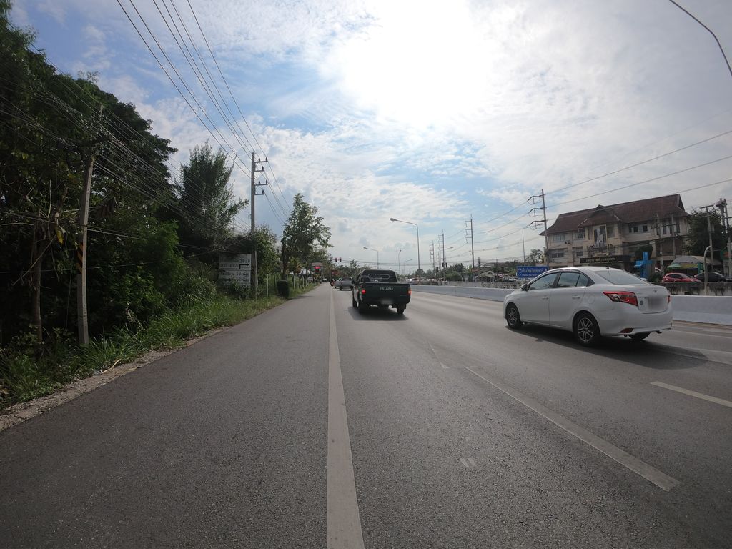 ภาพถนนตรงที่ WILDSIDE Chiang Mai ตั้งอยู่ ถ่ายโดย chanuwath_grab พ.ศ. 2562 (2019) · A street-level view of where WILDSIDE Chiang Mai stands, by chanuwath_grab in 2562 (2019)
