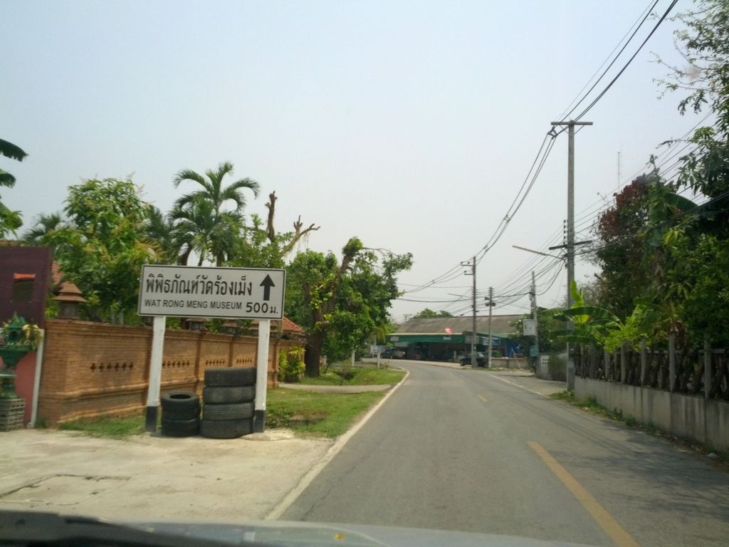 ภาพถนนตรงที่ ส้มตำคนงาม by:เจสชี้ ตั้งอยู่ ถ่ายโดย jrcarlsen พ.ศ. 2558 (2015) · A street-level view of where ส้มตำคนงาม by:เจสชี้ · Som Tam Khon Ngam By:chetchi stands, by jrcarlsen in 2558 (2015)