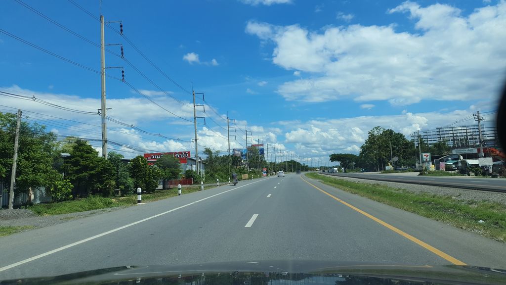 ภาพถนนตรงที่ Benz Custom Chiangmai ตั้งอยู่ ถ่ายโดย jrcarlsen พ.ศ. 2564 (2021) · A street-level view of where Benz Custom Chiangmai stands, by jrcarlsen in 2564 (2021)