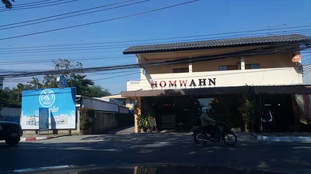 ภาพถนนตรงที่ Rungroat Auto Parts ตั้งอยู่ ถ่ายโดย jrcarlsen พ.ศ. 2562 (2019) · A street-level view of where Rungroat Auto Parts stands, by jrcarlsen in 2562 (2019)