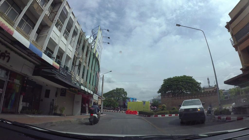 ภาพถนนตรงที่ CHARMM Bistro and Gallery ตั้งอยู่ ถ่ายโดย kaart_3 พ.ศ. 2562 (2019) · A street-level view of where CHARMM Bistro and Gallery stands, by kaart_3 in 2562 (2019)