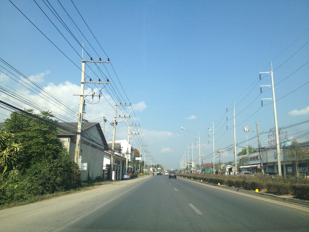 ภาพถนนตรงที่ ดนิตา ร้านตัดเย็บเสื้อผ้า แก้ทรง ซ่อมผ้าทุกชนิด เชียงใหม่ ตั้งอยู่ ถ่ายโดย jimwatana พ.ศ. 2558 (2015) · A street-level view of where ดนิตา ร้านตัดเย็บเสื้อผ้า แก้ทรง ซ่อมผ้าทุกชนิด เชียงใหม่ · Danita Ran Tat Yepsueapha Kaesong Sompha Thukchanit Chiang Mai stands, by jimwatana in 2558 (2015)