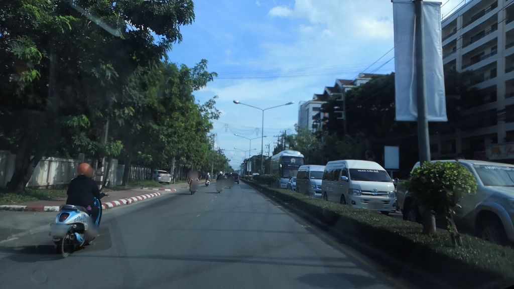 ภาพถนนตรงที่ Best Wine and Spirit ตั้งอยู่ ถ่ายโดย charlesano พ.ศ. 2561 (2018) · A street-level view of where Best Wine and Spirit stands, by charlesano in 2561 (2018)