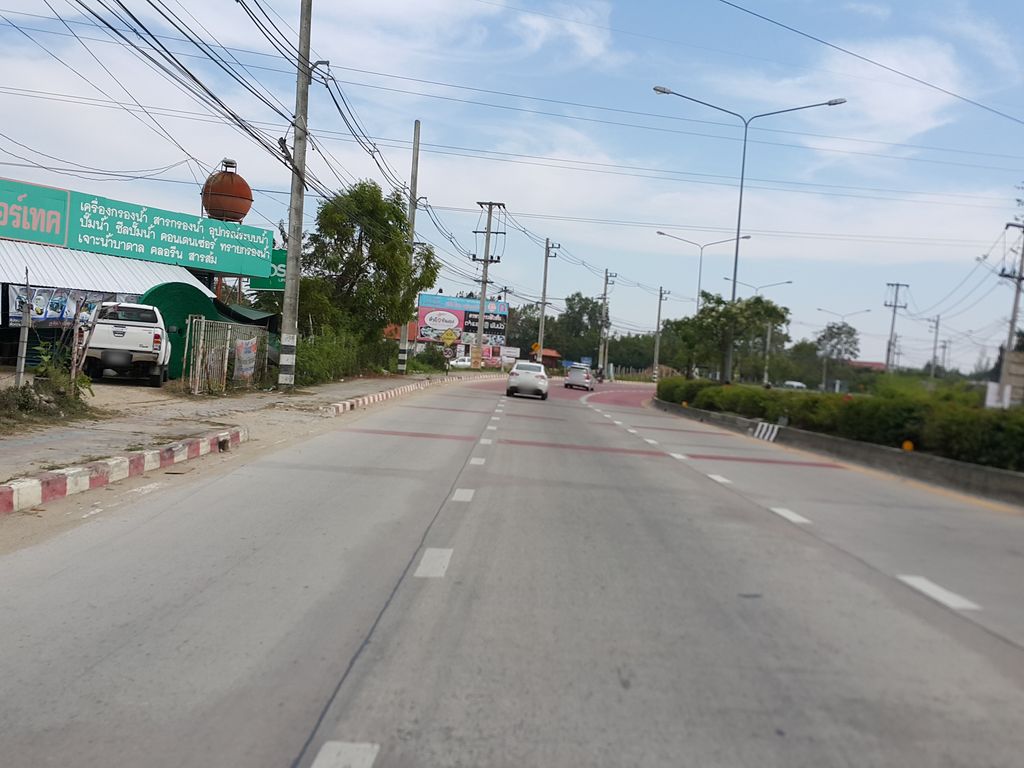 ภาพถนนตรงที่ รุ่งเรืองออโต้แก๊ส เชียงใหม่ ตั้งอยู่ ถ่ายโดย jrcarlsen พ.ศ. 2558 (2015) · A street-level view of where รุ่งเรืองออโต้แก๊ส เชียงใหม่ · Rungrueang Auto Kaet Chiang Mai stands, by jrcarlsen in 2558 (2015)