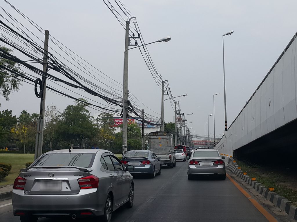 ภาพถนนตรงที่ กิวจัง บุฟเฟ่ต์เนื้อย่างพรีเมี่ยม สาขา2 ตั้งอยู่ ถ่ายโดย jrcarlsen พ.ศ. 2559 (2016) · A street-level view of where กิวจัง บุฟเฟ่ต์เนื้อย่างพรีเมี่ยม สาขา2 · Kiochang Buffet Nueainga Phrimiam Sakha2 stands, by jrcarlsen in 2559 (2016)