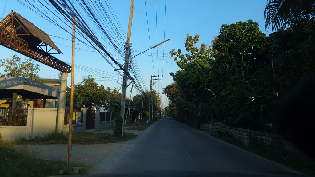 ภาพถนนตรงที่ Minnie Coffee Shop TNPP ตั้งอยู่ ถ่ายโดย jrcarlsen พ.ศ. 2562 (2019) · A street-level view of where Minnie Coffee Shop TNPP stands, by jrcarlsen in 2562 (2019)