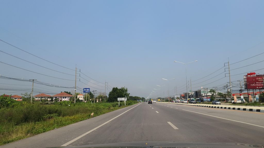ภาพถนนตรงที่ Hugme Pet Clinic ฮักมี เพ็ท คลีนิค ตั้งอยู่ ถ่ายโดย jrcarlsen พ.ศ. 2565 (2022) · A street-level view of where Hugme Pet Clinic ฮักมี เพ็ท คลีนิค stands, by jrcarlsen in 2565 (2022)