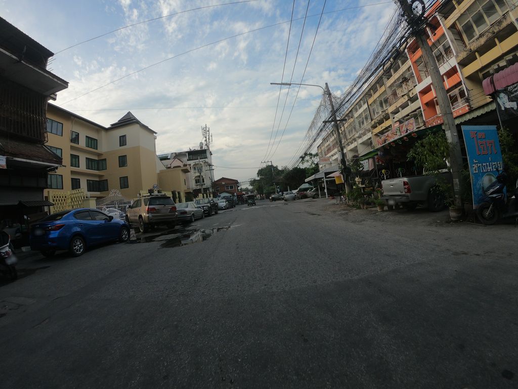 ภาพถนนตรงที่ คลินิกหมอ วัฒนา-นิรมล ตั้งอยู่ ถ่ายโดย chanuwath_grab พ.ศ. 2562 (2019) · A street-level view of where คลินิกหมอ วัฒนา-นิรมล · Mo Watna-ninmon Clinic stands, by chanuwath_grab in 2562 (2019)