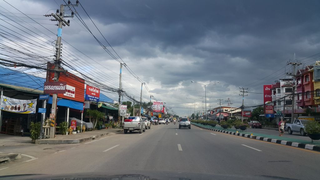 ภาพถนนตรงที่ สำรับกับข้าว (วัยเฮา) ตั้งอยู่ ถ่ายโดย jrcarlsen พ.ศ. 2560 (2017) · A street-level view of where สำรับกับข้าว (วัยเฮา) · Samrapkapkhao (waihao) stands, by jrcarlsen in 2560 (2017)