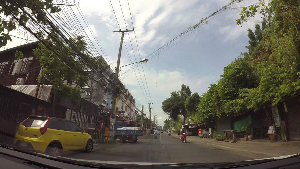 ภาพถนนตรงที่ Mai Blues Studio ตั้งอยู่ ถ่ายโดย kaart_3 พ.ศ. 2562 (2019) · A street-level view of where Mai Blues Studio stands, by kaart_3 in 2562 (2019)