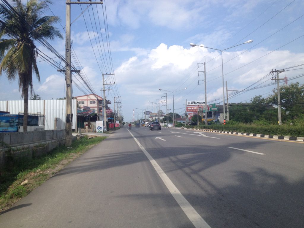 ภาพถนนตรงที่ บริษัท เมโทรโปลิเเทน โปรดักส์ -เชียงใหม่ ตั้งอยู่ ถ่ายโดย jimwatana พ.ศ. 2558 (2015) · A street-level view of where บริษัท เมโทรโปลิเเทน โปรดักส์ -เชียงใหม่ · Metho Plo Then Prodak -Chiang Mai Company stands, by jimwatana in 2558 (2015)
