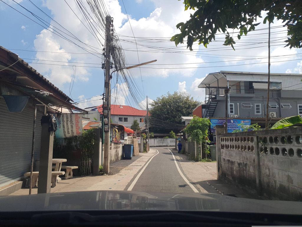 ภาพถนนตรงที่ ร้านซักทีเถอะ ซักอบรีด ซักแห้ง เชียงใหม่ ตั้งอยู่ ถ่ายโดย jrcarlsen พ.ศ. 2566 (2023) · A street-level view of where ร้านซักทีเถอะ ซักอบรีด ซักแห้ง เชียงใหม่ · Ran Sak Thi Thoe Sakabrit Sakhaeng Chiang Mai stands, by jrcarlsen in 2566 (2023)