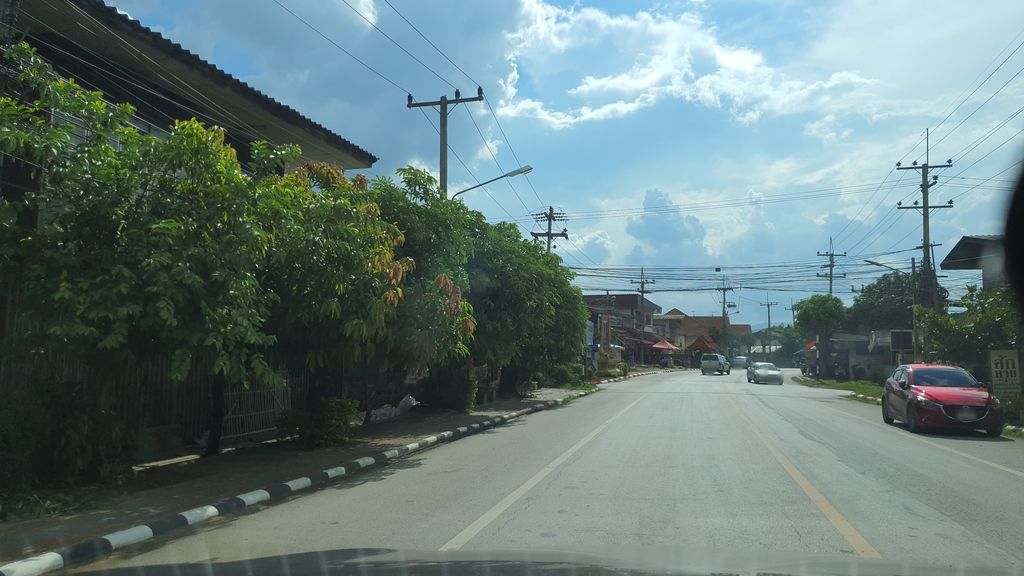 ภาพถนนตรงที่ ร้านเจไท่เจิ้ง ช่อแล ตั้งอยู่ ถ่ายโดย jrcarlsen พ.ศ. 2564 (2021) · A street-level view of where ร้านเจไท่เจิ้ง ช่อแล · Ran J Thaichoeng Cholae stands, by jrcarlsen in 2564 (2021)