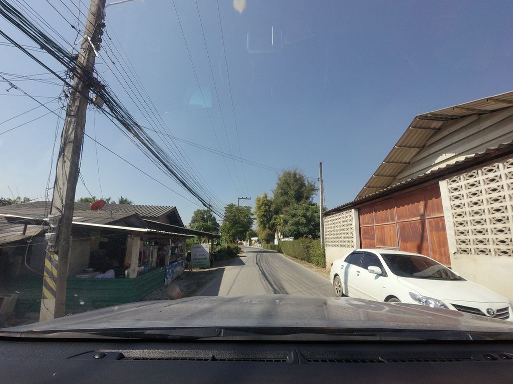 ภาพถนนตรงที่ เจ๊น้องโภชนา ตั้งอยู่ ถ่ายโดย mishari พ.ศ. 2564 (2021) · A street-level view of where เจ๊น้องโภชนา · Chenongphotna stands, by mishari in 2564 (2021)