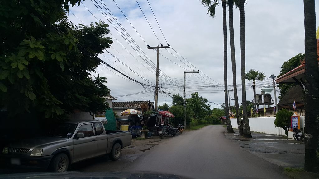 ภาพถนนตรงที่ วัดป่าเปา ตั้งอยู่ ถ่ายโดย jrcarlsen พ.ศ. 2559 (2016) · A street-level view of where วัดป่าเปา · Wat Pa Pao stands, by jrcarlsen in 2559 (2016)