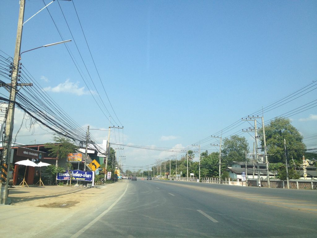 ภาพถนนตรงที่ เจ เจ ยางยนต์ ตั้งอยู่ ถ่ายโดย jimwatana พ.ศ. 2558 (2015) · A street-level view of where เจ เจ ยางยนต์ · J J Yangyon stands, by jimwatana in 2558 (2015)