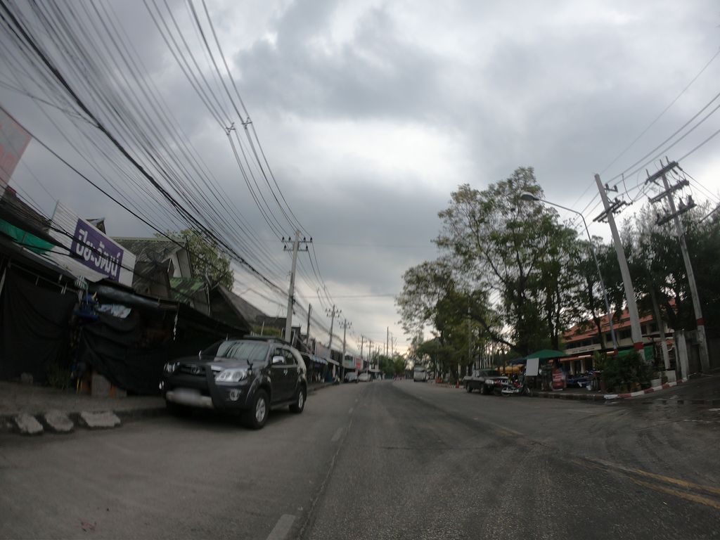 ภาพถนนตรงที่ Okad Farm โชว์รูมสินค้าออแกนิค ภายใต้งานวิจัยและนวัตกรรม ตั้งอยู่ ถ่ายโดย chanuwath_grab พ.ศ. 2562 (2019) · A street-level view of where Okad Farm โชว์รูมสินค้าออแกนิค ภายใต้งานวิจัยและนวัตกรรม stands, by chanuwath_grab in 2562 (2019)