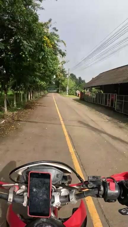 ภาพถนนตรงที่ บ้านกำนันแหลมเชียงใหม่ ตั้งอยู่ ถ่ายโดย julcnx พ.ศ. 2568 (2025) · A street-level view of where บ้านกำนันแหลมเชียงใหม่ · Ban Kamnan Laem Chiang Mai stands, by julcnx in 2568 (2025)