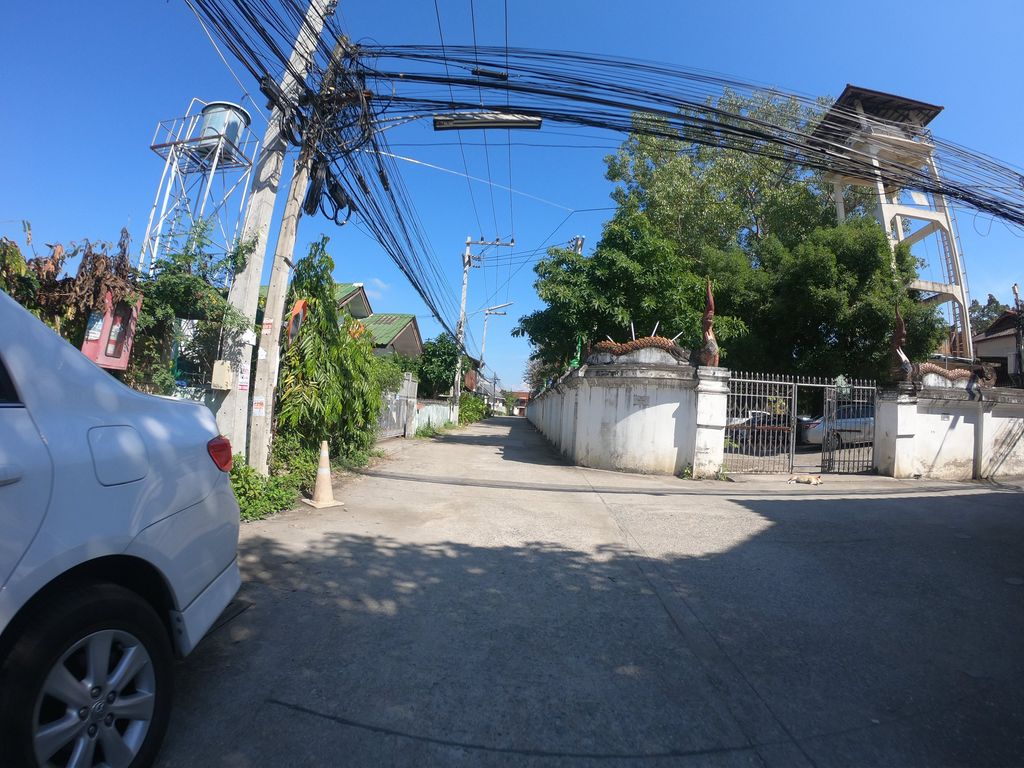 ภาพถนนตรงที่ Marshall Lee ตั้งอยู่ ถ่ายโดย chanuwath_grab พ.ศ. 2562 (2019) · A street-level view of where Marshall Lee stands, by chanuwath_grab in 2562 (2019)