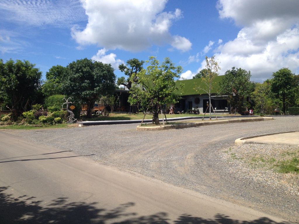 ภาพถนนตรงที่ Farmner ตั้งอยู่ ถ่ายโดย jimwatana พ.ศ. 2558 (2015) · A street-level view of where Farmner stands, by jimwatana in 2558 (2015)