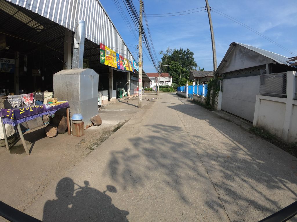 ภาพถนนตรงที่ ตลาดเช้าบ้านท่าเดื่อ ตั้งอยู่ ถ่ายโดย chanuwath_grab พ.ศ. 2562 (2019) · A street-level view of where ตลาดเช้าบ้านท่าเดื่อ · Chao Ban Tha Duea Market stands, by chanuwath_grab in 2562 (2019)