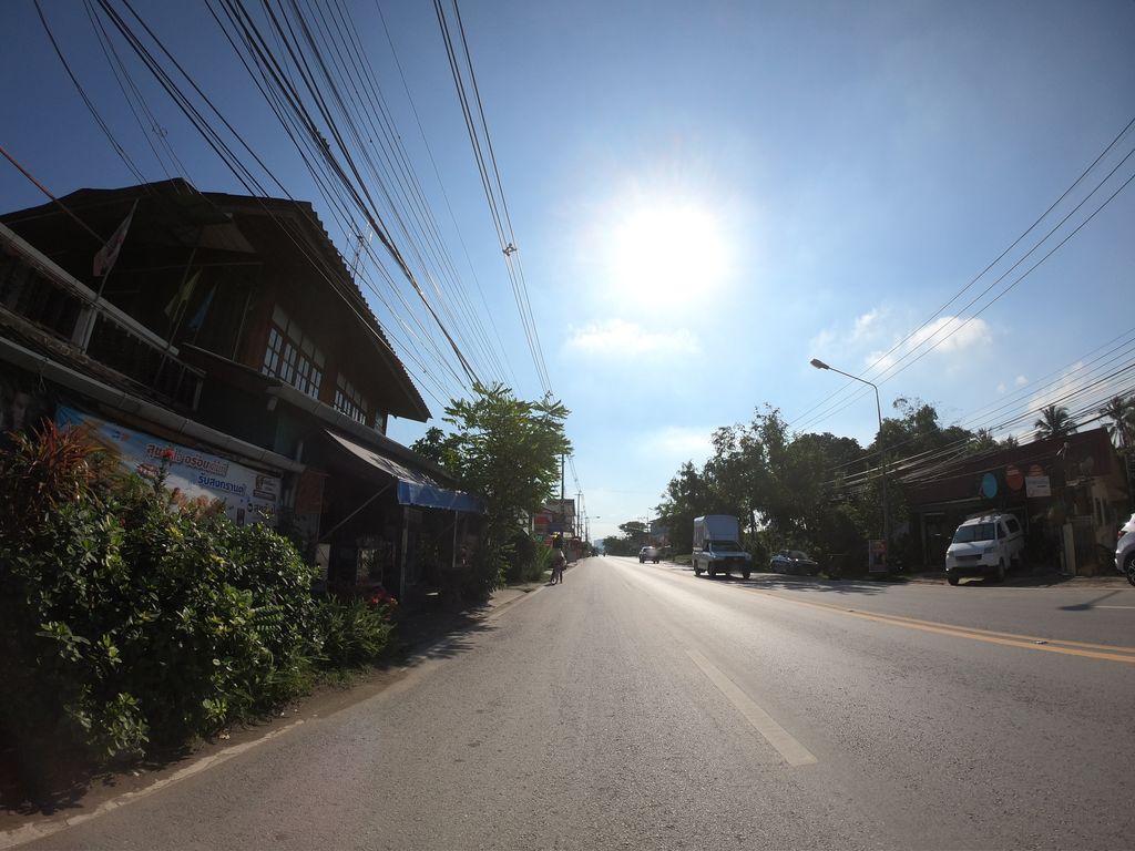 ภาพถนนตรงที่ apr.coffee ตั้งอยู่ ถ่ายโดย chanuwath_grab พ.ศ. 2562 (2019) · A street-level view of where apr.coffee stands, by chanuwath_grab in 2562 (2019)