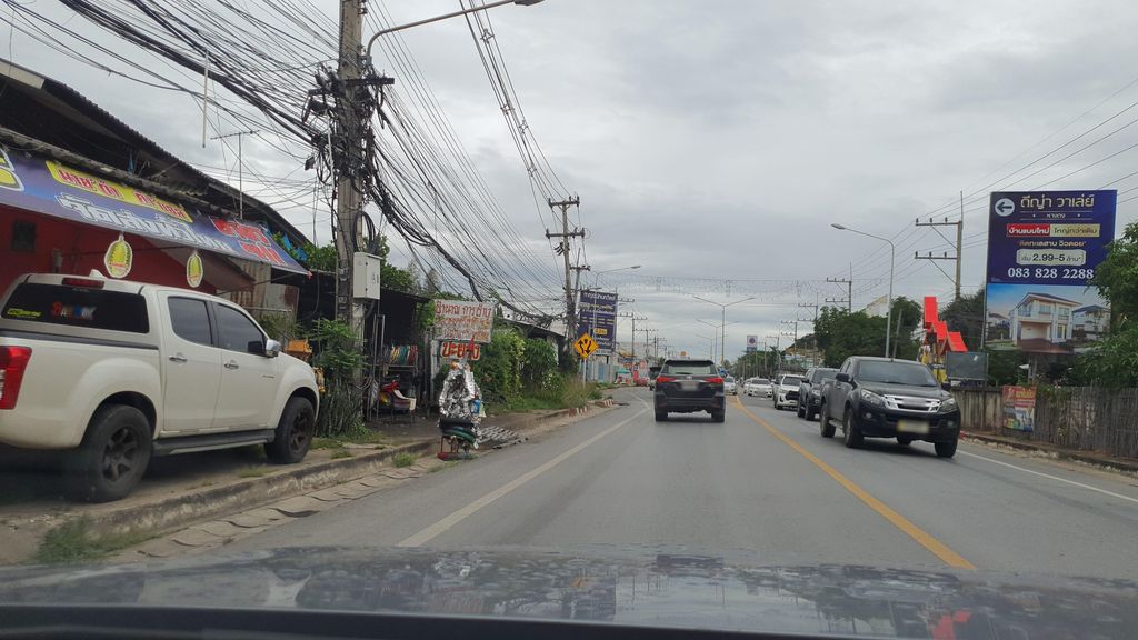 ภาพถนนตรงที่ ทุเรียนNj สาขาเชียงใหม่หางดง ตั้งอยู่ ถ่ายโดย jrcarlsen พ.ศ. 2564 (2021) · A street-level view of where ทุเรียนNj สาขาเชียงใหม่หางดง · ThurianNj Sakha Chiang Mai Hang Dong stands, by jrcarlsen in 2564 (2021)
