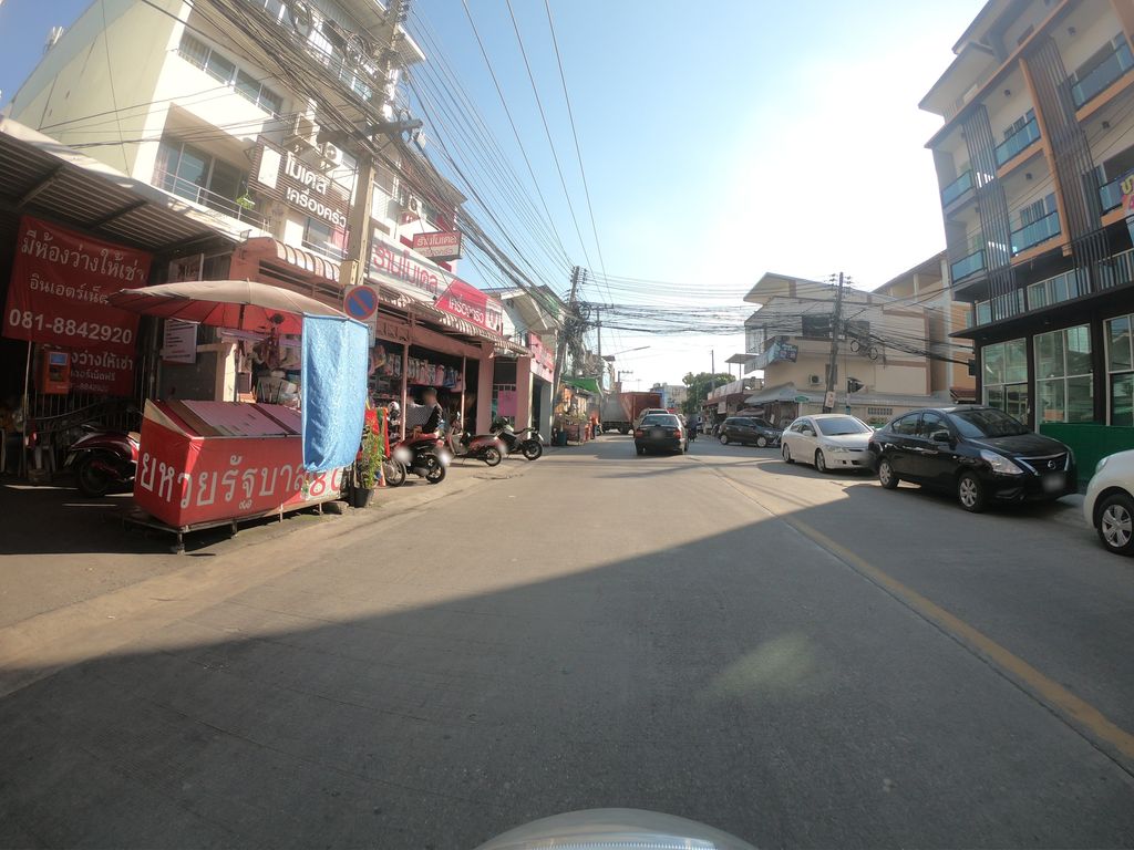 ภาพถนนตรงที่ Sugar Kaffee ตั้งอยู่ ถ่ายโดย chanuwath_grab พ.ศ. 2562 (2019) · A street-level view of where Sugar Kaffee stands, by chanuwath_grab in 2562 (2019)