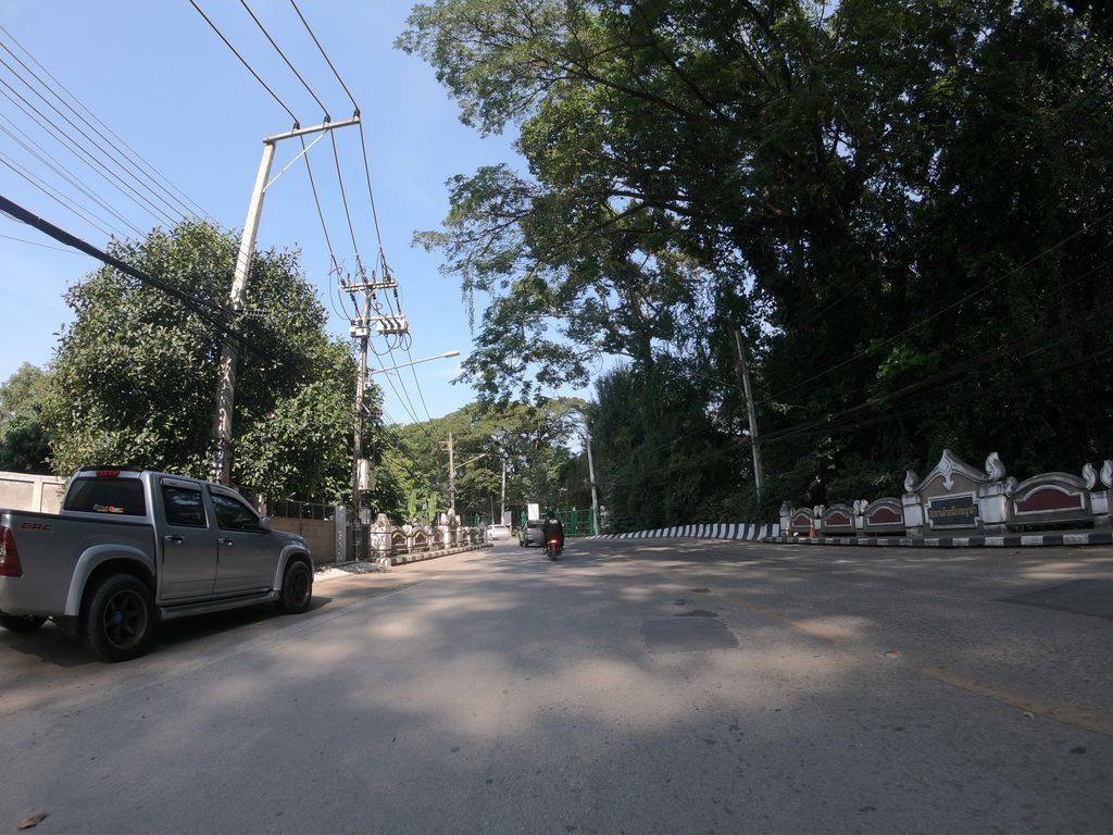 ภาพถนนตรงที่ OYO 868 Buddha ตั้งอยู่ ถ่ายโดย chanuwath_grab พ.ศ. 2562 (2019) · A street-level view of where OYO 868 Buddha stands, by chanuwath_grab in 2562 (2019)