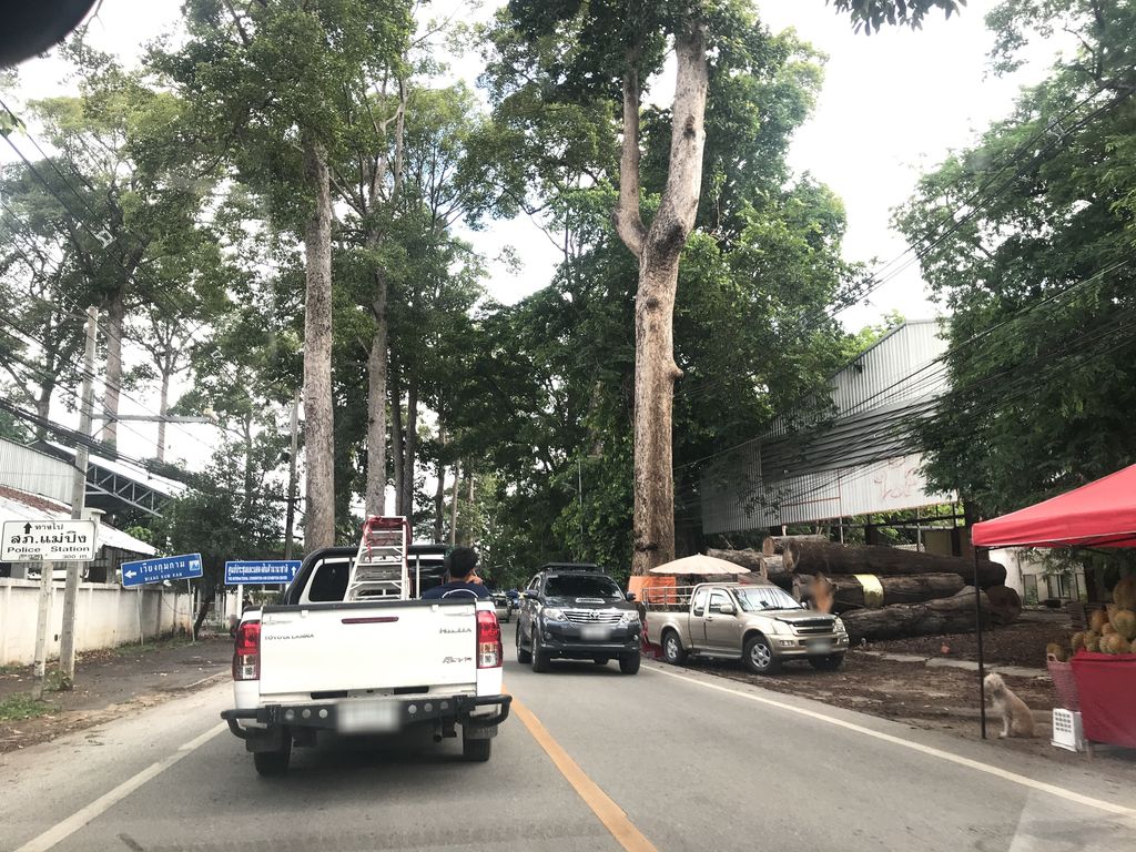 ภาพถนนตรงที่ ฮักผม วินเทจ ตั้งอยู่ ถ่ายโดย prasert พ.ศ. 2561 (2018) · A street-level view of where ฮักผม วินเทจ · Hakphom Winthet stands, by prasert in 2561 (2018)
