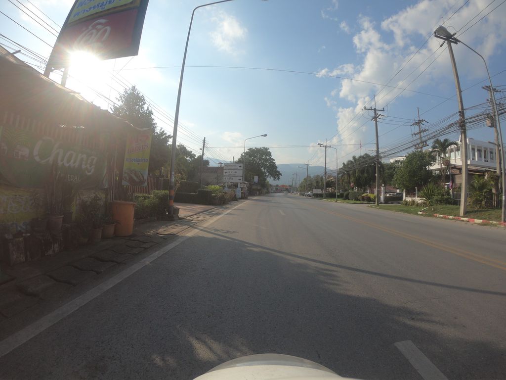 ภาพถนนตรงที่ ร้านพรเสถียร คางหมูย่าง ตั้งอยู่ ถ่ายโดย chanuwath_grab พ.ศ. 2562 (2019) · A street-level view of where ร้านพรเสถียร คางหมูย่าง · Ran Phon Sethiira Khangmuyang stands, by chanuwath_grab in 2562 (2019)