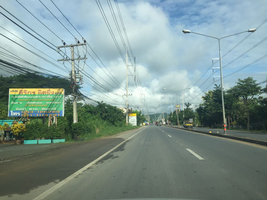ภาพถนนตรงที่ ร้านกิติการไฟฟ้า ตั้งอยู่ ถ่ายโดย kyoko พ.ศ. 2561 (2018) · A street-level view of where ร้านกิติการไฟฟ้า · Ran Kiti Kanfaifa stands, by kyoko in 2561 (2018)