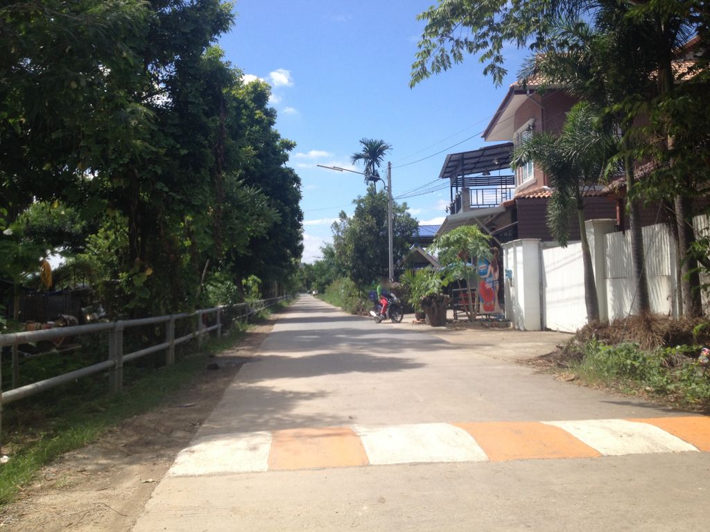 ภาพถนนตรงที่ เทศบาล ต.สุเทพ อ.เมืองเชียงใหม่ ตั้งอยู่ ถ่ายโดย jimwatana พ.ศ. 2558 (2015) · A street-level view of where เทศบาล ต.สุเทพ อ.เมืองเชียงใหม่ · Ta.Suthep A.Mueang Chiang Mai Municipality stands, by jimwatana in 2558 (2015)
