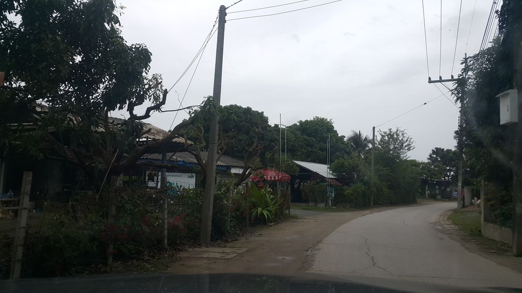 ภาพถนนตรงที่ บ้านสล่า คาเฟ่ ตั้งอยู่ ถ่ายโดย jrcarlsen พ.ศ. 2561 (2018) · A street-level view of where บ้านสล่า คาเฟ่ · Ban Sala Café stands, by jrcarlsen in 2561 (2018)