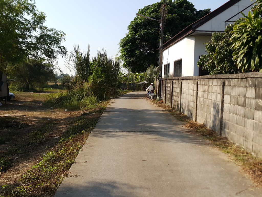 ภาพถนนตรงที่ The Boone Resort ตั้งอยู่ ถ่ายโดย jrcarlsen พ.ศ. 2558 (2015) · A street-level view of where The Boone Resort stands, by jrcarlsen in 2558 (2015)