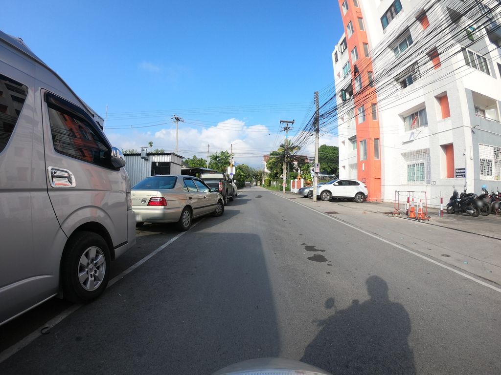 ภาพถนนตรงที่ 7 STARS chiangmai ตั้งอยู่ ถ่ายโดย chanuwath_grab พ.ศ. 2562 (2019) · A street-level view of where 7 STARS chiangmai stands, by chanuwath_grab in 2562 (2019)