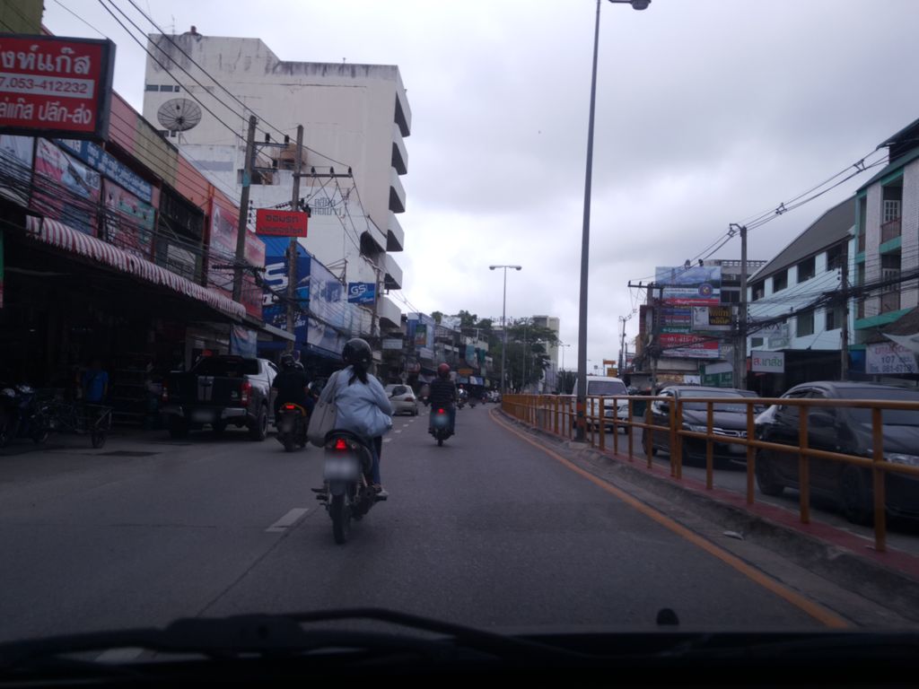 ภาพถนนตรงที่ Lucky Snooker ตั้งอยู่ ถ่ายโดย wapriz พ.ศ. 2561 (2018) · A street-level view of where Lucky Snooker stands, by wapriz in 2561 (2018)