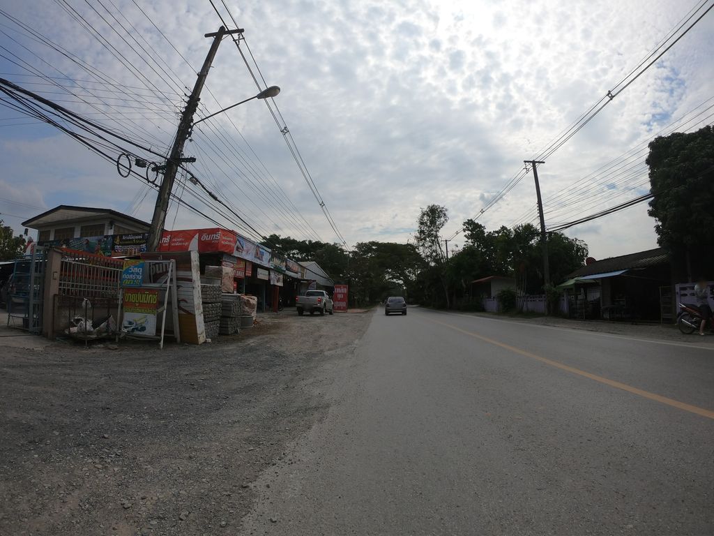 ภาพถนนตรงที่ อู่สันทรายเซอร์วิส ตั้งอยู่ ถ่ายโดย chanuwath_grab พ.ศ. 2562 (2019) · A street-level view of where อู่สันทรายเซอร์วิส · U San Sai Service stands, by chanuwath_grab in 2562 (2019)