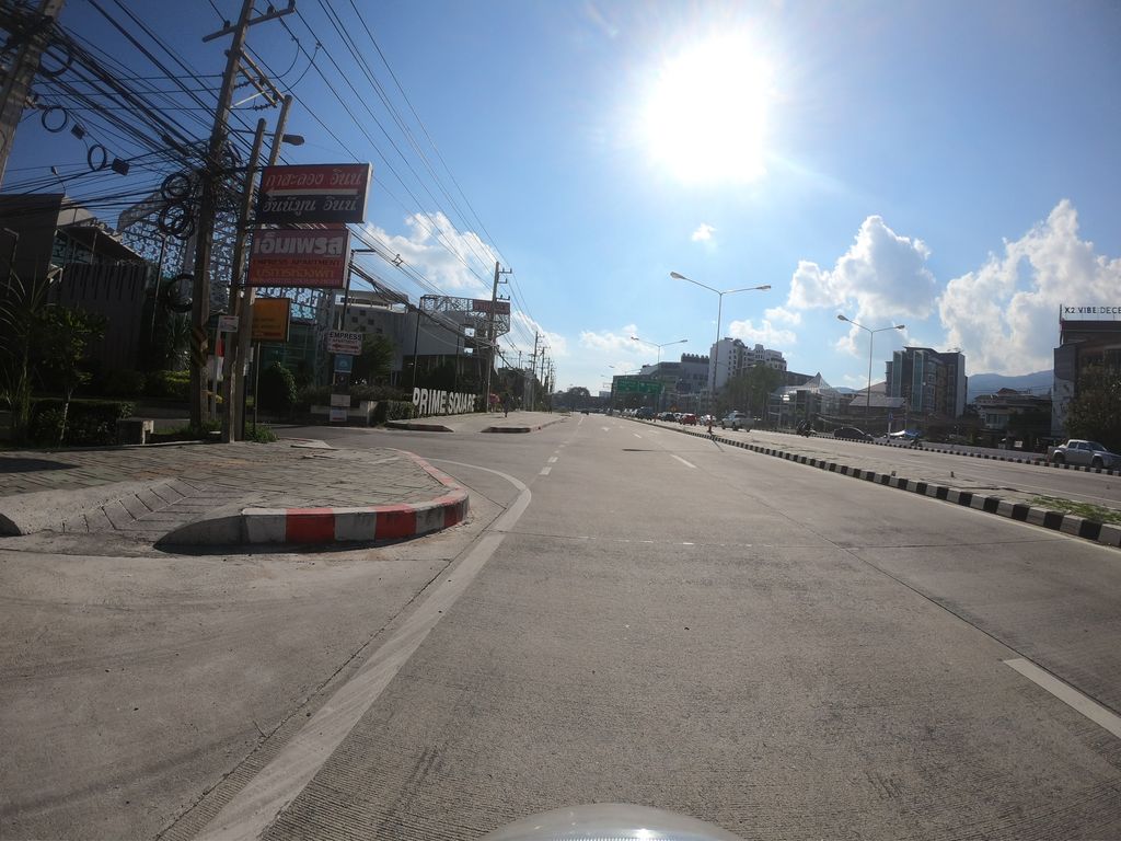 ภาพถนนตรงที่ Joy Bar Chiangmai ตั้งอยู่ ถ่ายโดย chanuwath_grab พ.ศ. 2562 (2019) · A street-level view of where Joy Bar Chiangmai stands, by chanuwath_grab in 2562 (2019)