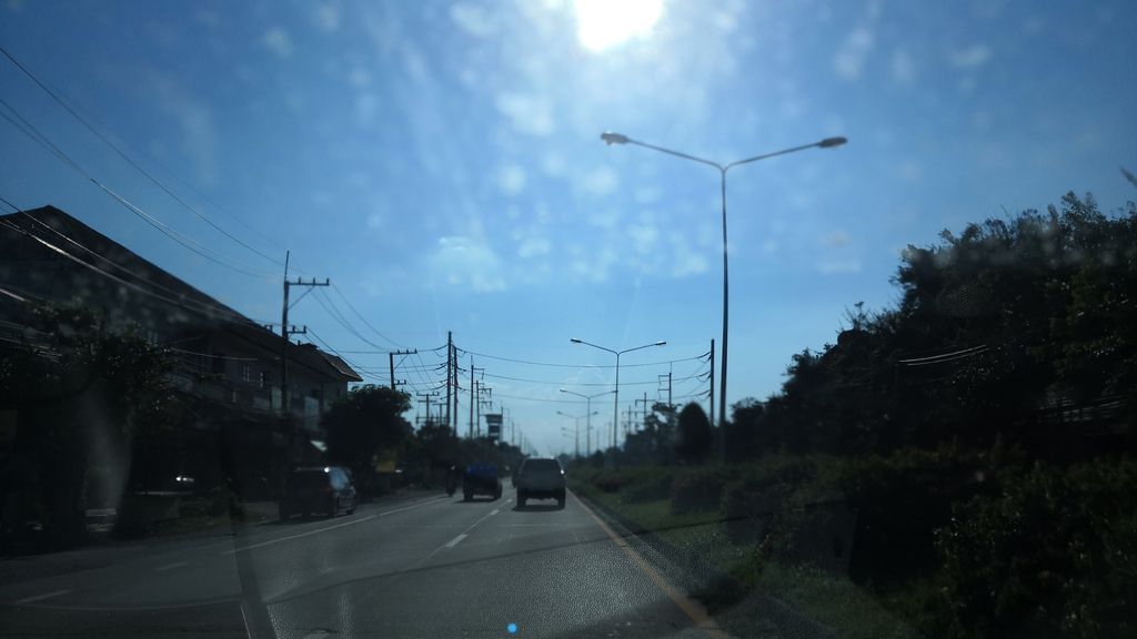 ภาพถนนตรงที่ อู่เจริญยนต์ ตั้งอยู่ ถ่ายโดย charlesano พ.ศ. 2561 (2018) · A street-level view of where อู่เจริญยนต์ · Ucherinyon stands, by charlesano in 2561 (2018)