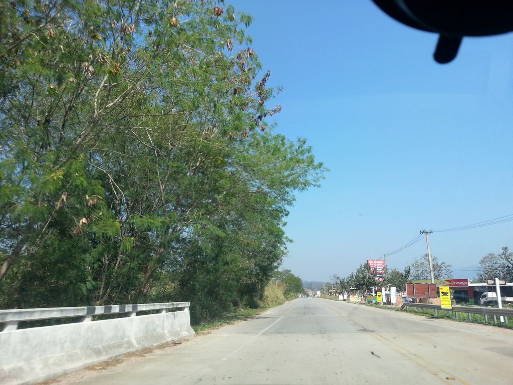 ภาพถนนตรงที่ OYO 75318 Ruan Rim Dao Chiang Dao ตั้งอยู่ ถ่ายโดย mishari พ.ศ. 2558 (2015) · A street-level view of where OYO 75318 Ruan Rim Dao Chiang Dao stands, by mishari in 2558 (2015)