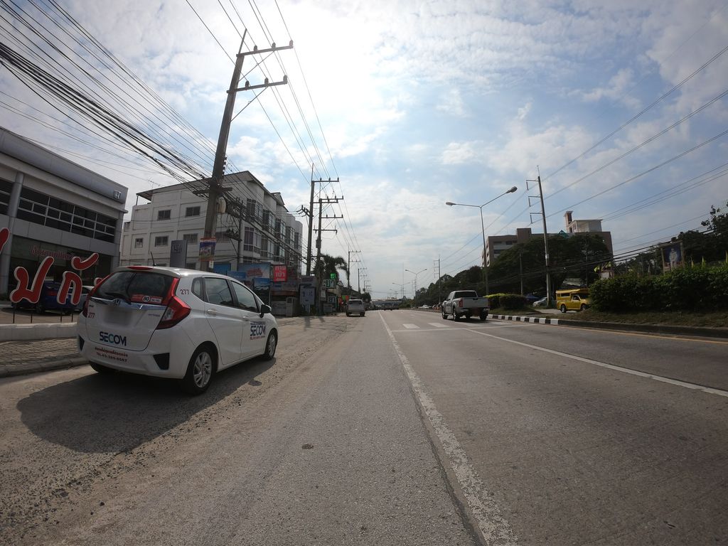 ภาพถนนตรงที่ เชียงแสง ฮอนด้า ตั้งอยู่ ถ่ายโดย chanuwath_grab พ.ศ. 2562 (2019) · A street-level view of where เชียงแสง ฮอนด้า · Chiangsaeng Honda stands, by chanuwath_grab in 2562 (2019)