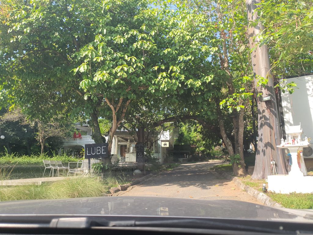 ภาพถนนตรงที่ เดอะแกลเลอรี่ฮิลล์ ตั้งอยู่ ถ่ายโดย jrcarlsen พ.ศ. 2566 (2023) · A street-level view of where เดอะแกลเลอรี่ฮิลล์ · The Gallery Hill stands, by jrcarlsen in 2566 (2023)