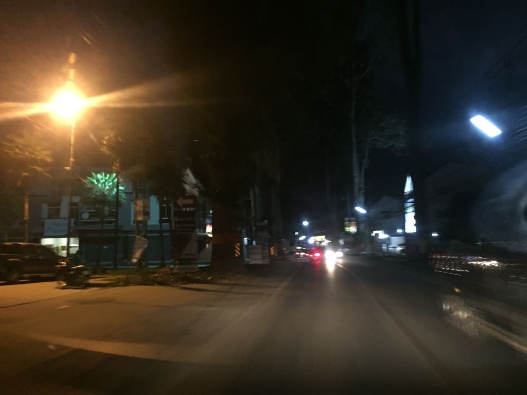 ภาพถนนตรงที่ BOSS Bar and Grill | Chiang Mai ตั้งอยู่ ถ่ายโดย kyoko พ.ศ. 2562 (2019) · A street-level view of where BOSS Bar and Grill | Chiang Mai stands, by kyoko in 2562 (2019)