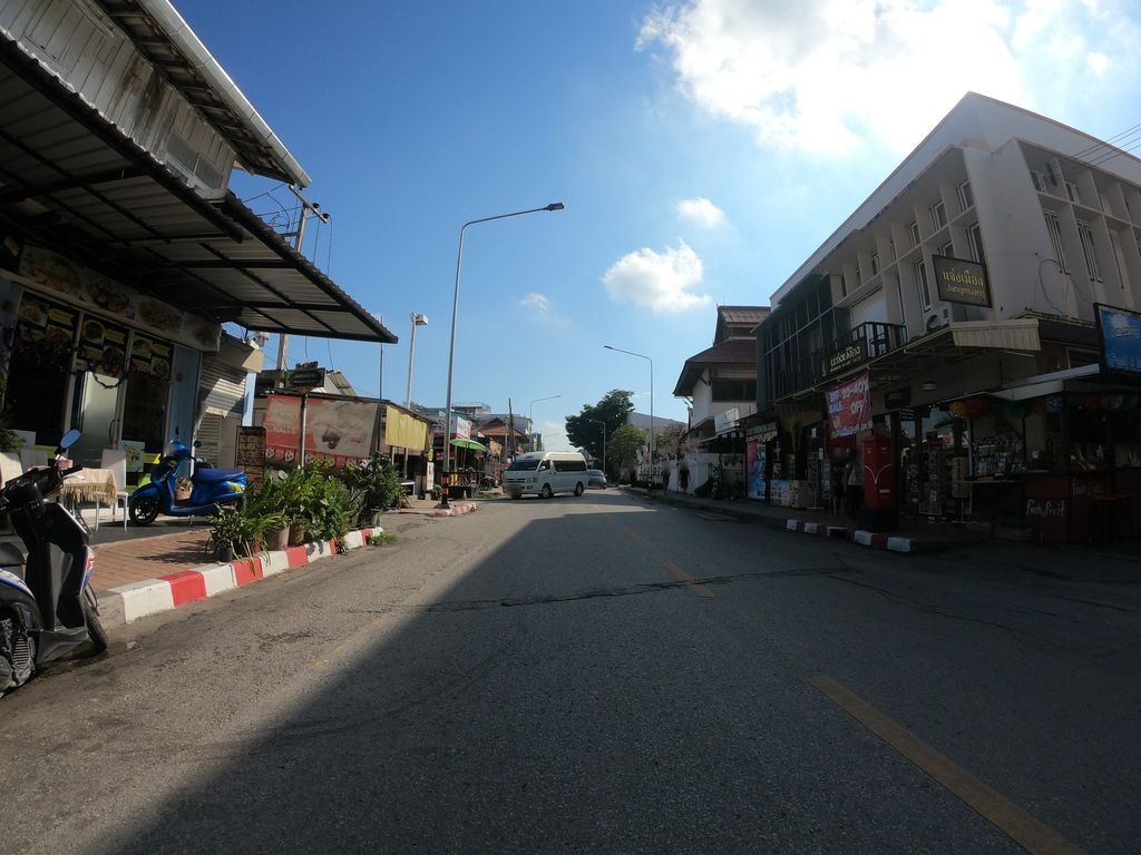 ภาพถนนตรงที่ หนังเทียม ฟองน้ำ พรม ชาญศิลป์ เชียงใหม่ โทร 053-278287 ตั้งอยู่ ถ่ายโดย chanuwath_grab พ.ศ. 2562 (2019) · A street-level view of where หนังเทียม ฟองน้ำ พรม ชาญศิลป์ เชียงใหม่ โทร 053-278287 · Nangthiam Fongnam Phrom Chansin Chiang Mai Tho 053-278287 stands, by chanuwath_grab in 2562 (2019)