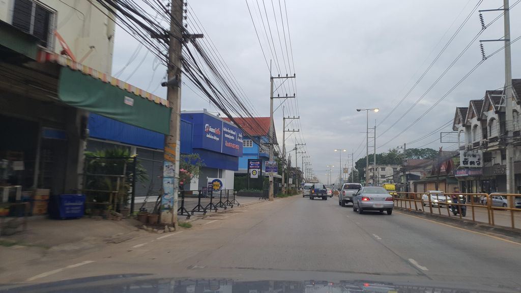 ภาพถนนตรงที่ ศรีบุญเรืองอะไหล่ยนต์ ตั้งอยู่ ถ่ายโดย jrcarlsen พ.ศ. 2564 (2021) · A street-level view of where ศรีบุญเรืองอะไหล่ยนต์ · Sibunrueang Alaina stands, by jrcarlsen in 2564 (2021)