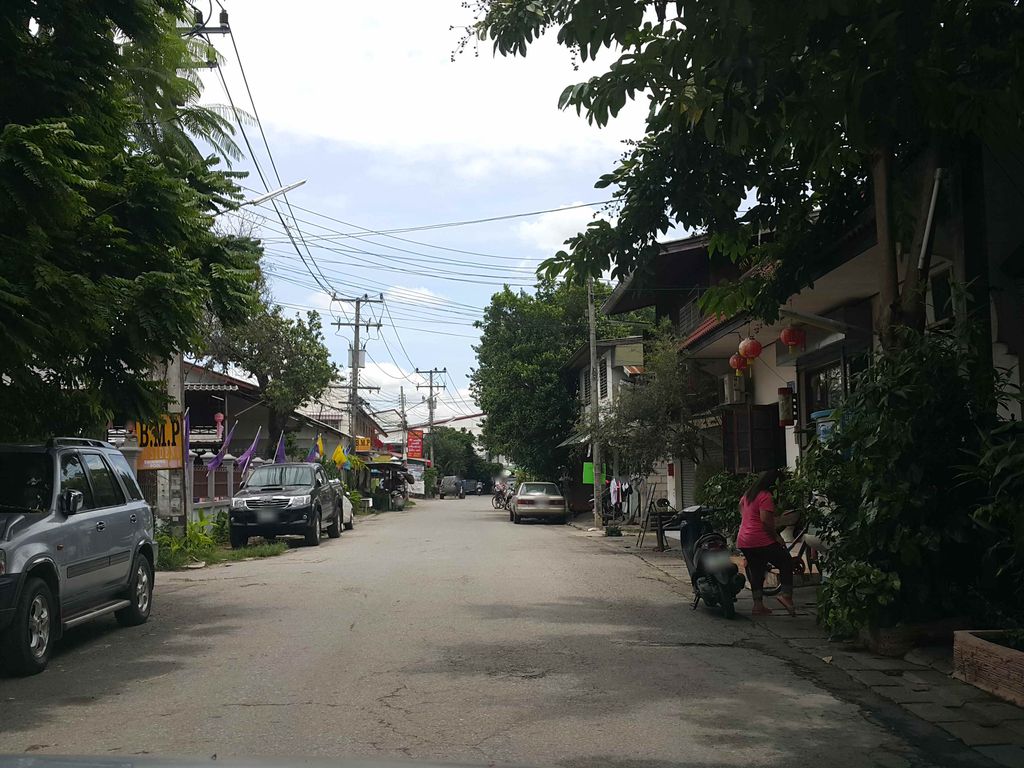 ภาพถนนตรงที่ Fruitory ตั้งอยู่ ถ่ายโดย jrcarlsen พ.ศ. 2558 (2015) · A street-level view of where Fruitory stands, by jrcarlsen in 2558 (2015)
